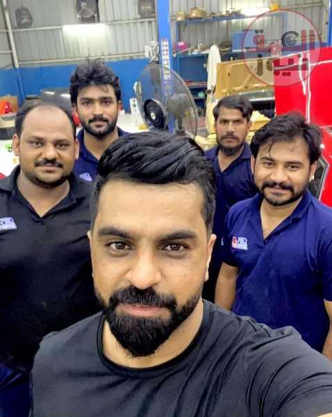 عبدالله عثمان يعيد الحياة للسيارات الكلاسيكية الخردة والمتهالكة