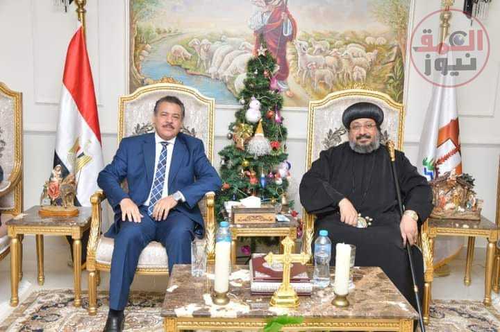 " رئيس جامعة الوادى الجديد " يقدم التهانى إلي اسقف المحافظة بمناسبة عيد الميلاد