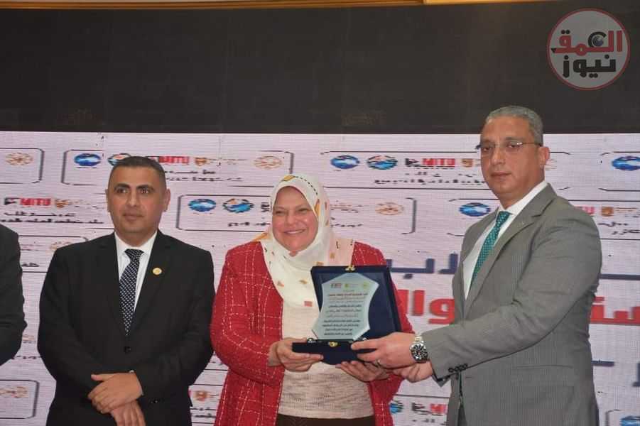 محافظ الفيوم يشهد حفل تخرج دفعة جديدة من طلاب كلية تكنولوجيا الصناعة والطاقة