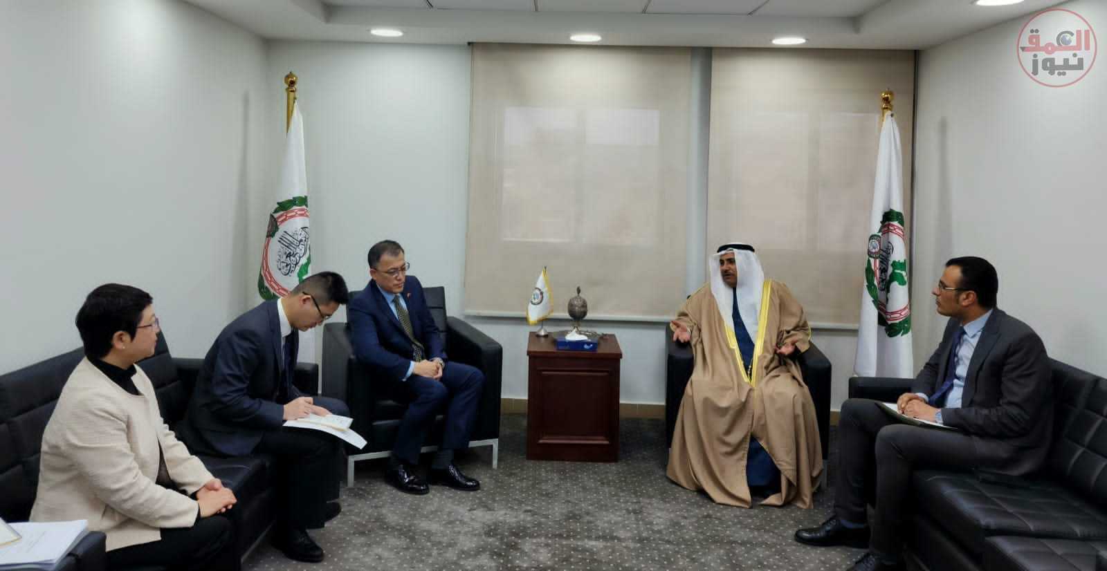 رئيس البرلمان العربي يستقبل القائم بأعمال السفير الصيني بالقاهرة