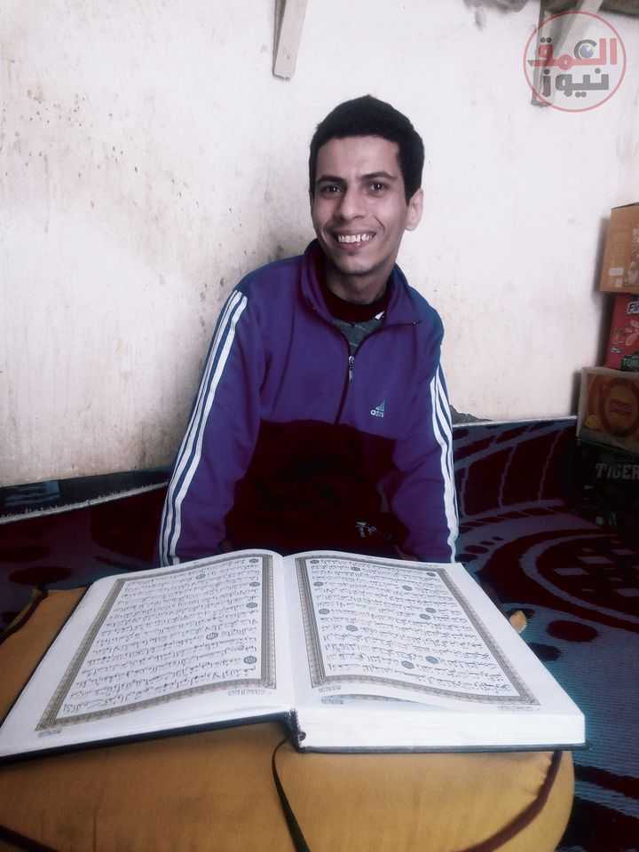 أحمد لم تمنعه إعاقته من التمسك بالأمل وتحدي ظروف إعاقته