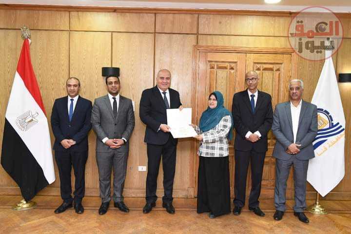 لتميزهم في أداء مهام عملهم.. محافظ قنا يكرم عدد من العاملين بالمؤسسات الحكومية