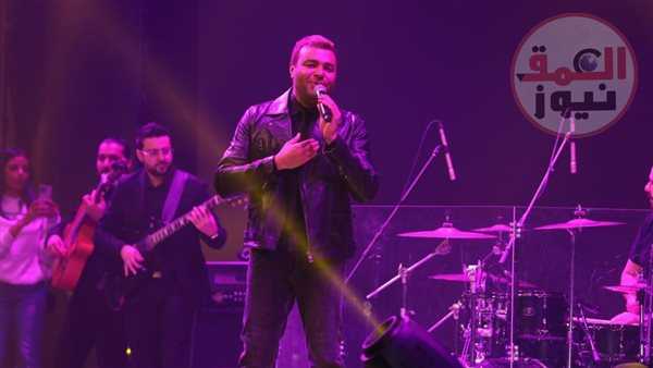 رامي صبري يحيي حفلا كامل العدد في الكويت.. والجمهور يحتفل بعيد ميلاده