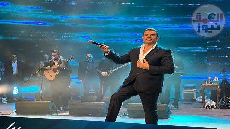 عمرو دياب يصطحب هاني شنودة على خشبة المسرح من حفل تكريمه بالسعودية