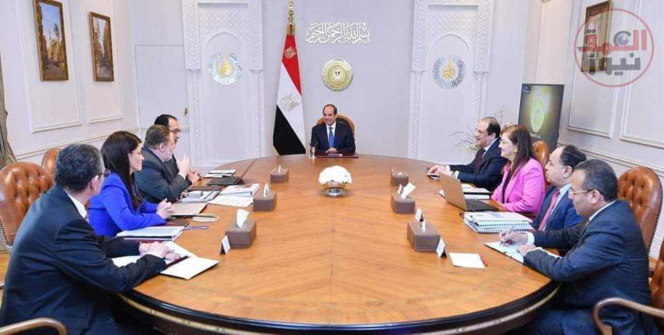 السيد الرئيس يستعرض الموقف الحالى للأقتصاد العالمى مع قيادات الدولة