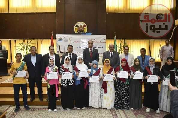 محافظ الفيوم يكرم حفظة القرآن الكريم ويسلم أجهزة العرائس لغير القادرات المقبلات على الزواج