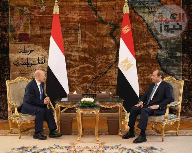 السيد الرئيس يستقبل رئيس مجلس القيادة الرئاسى باليمن