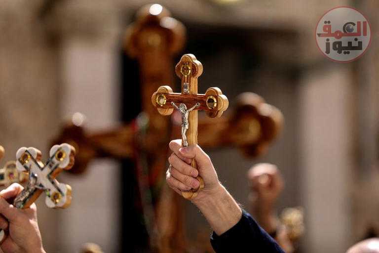 المسيحيون الأرثوذكس يحتفلون بسبت النور بالقدس وسط وجود مكثف للشرطة الإسرائيلية