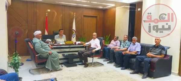 وكيل تعليم قنا يترأس اجتماعا لمديرة الإدارات استعدادا لامتحانات الشهادة الاعدادية