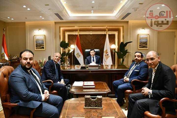 وزير الرياضة يعقد جلسة مباحثات مع وفد ألمانيا