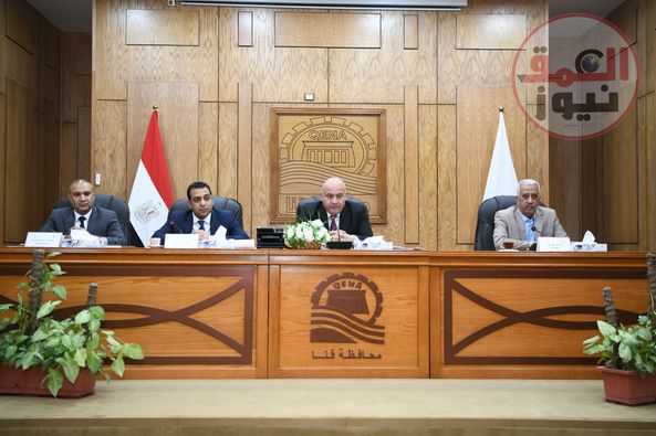 وكيلة مديرية تعليم قنا تستعرض استعدادات المديرية لامتحانات الثانوية العامة أمام المجلس التنفيذى للمحافظة