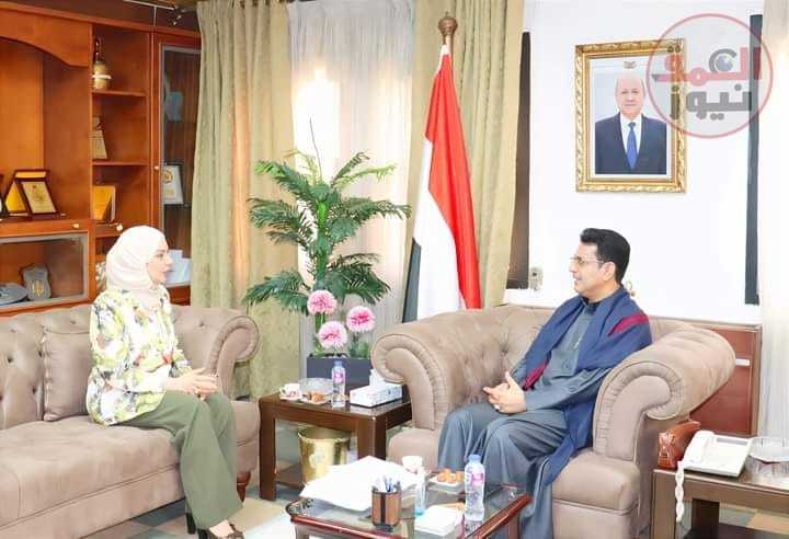 السفير اليمني لدي القاهرة يعقد جلسة مباحثات مع سفيرة البحرين