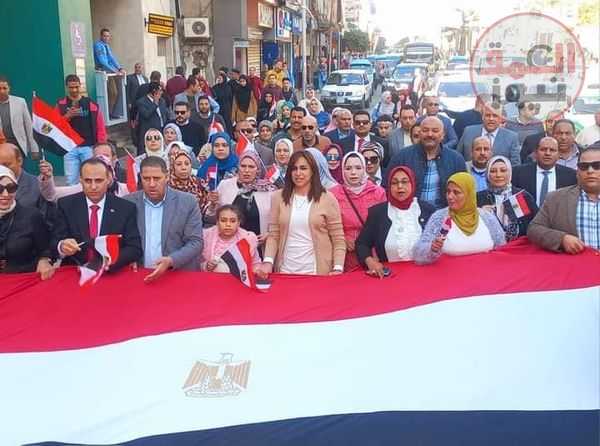 فى ثاني أيام الانتخابات الرئاسية بمحافظة البحيرة... نائب المحافظ تتقدم مسيرة حاشدة لتفقد عدد من مقار اللجان الانتخابية بمدينة دمنهور