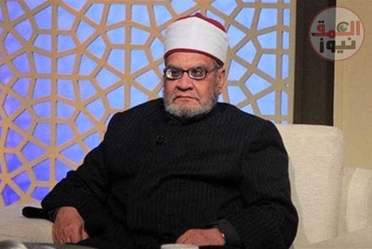 أستاذ بالأزهر الشريف: نشر النساء فيديوهات رقص على الإنترنت من أجل الربح «فلوسه حرام» واستشهد كريمة، خلال لقائه ببرنامج «المشوار»، الذي تقدمه الإعلامية ولاء الصياد، المذاع عبر فضائية «النهار»، بحديث رسول الله –صل الله عليه وسلم- إنَّ الله تعالى طيب لا يقبل إلا طيبًا، وإنَّ الله أمر المؤمنين بما أمر به المُرسلين، كما قال الله تعالى: «يَا أَيُّهَا الرُّسُلُ كُلُوا مِنَ الطَّيِّبَاتِ وَاعْمَلُوا صَالِحًا». وقال الدكتور أحمد كريمة، أستاذ الفقه المقارن والشريعة الإسلامية بجامعة الأزهر، إن اللقمة الحلال بعرق الجبين وكد اليمين، مشددا على أن من يخلص في عمله مهما كانت طبيعته يكون جزاؤه الحصول على لقمة حلال.