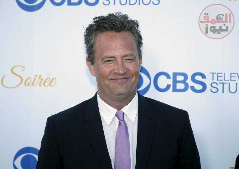 اتهام 5 أشخاص فيما يتعلق بوفاة ماثيو بيري نجم مسلسل (فريندز)