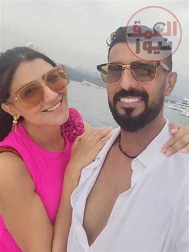 نجاة محمد سامي ومي عمر من حادث سير