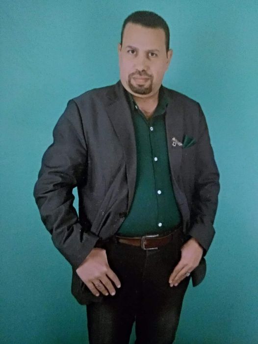 قلبي مات وأعلنتْ الحداد تأليف ياسر منيسي