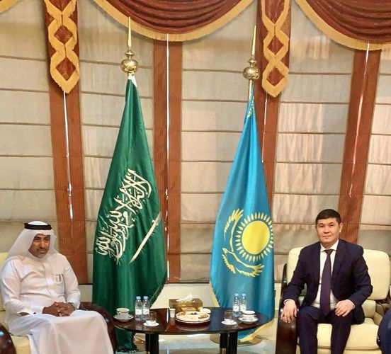 سفير كازاخستان بالرياض يلتقي مدير عام صحيفة سهم لتعزيز التعاون الإعلامي